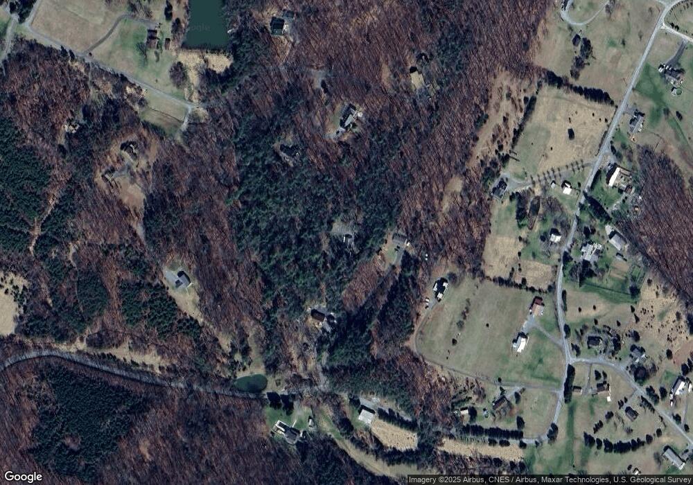 208 Hearthwood Ln, Berkeley Springs, WV 25411 - photo 1