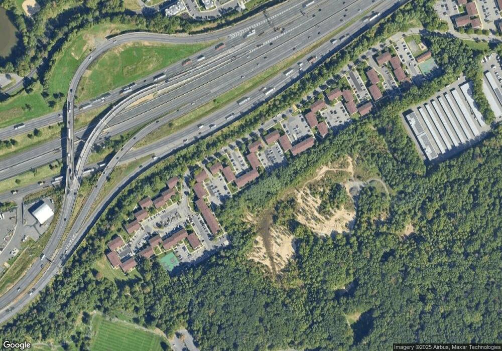 642 Cricket Ln, Woodbridge, NJ 07095 - photo 1