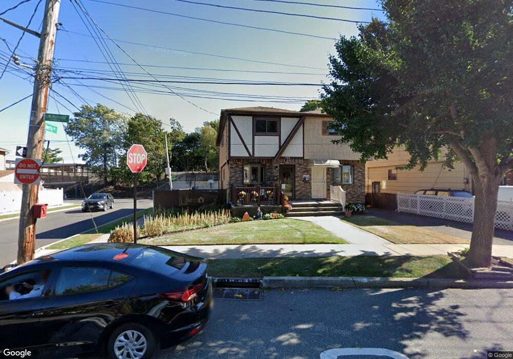 686 N Railroad Ave, Staten Island, NY 10304 - photo 1