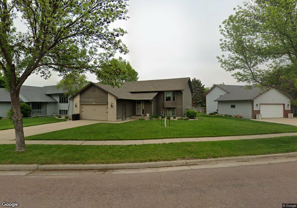 2704 S Alpine Ave, Sioux Falls, SD 57110 - photo 1