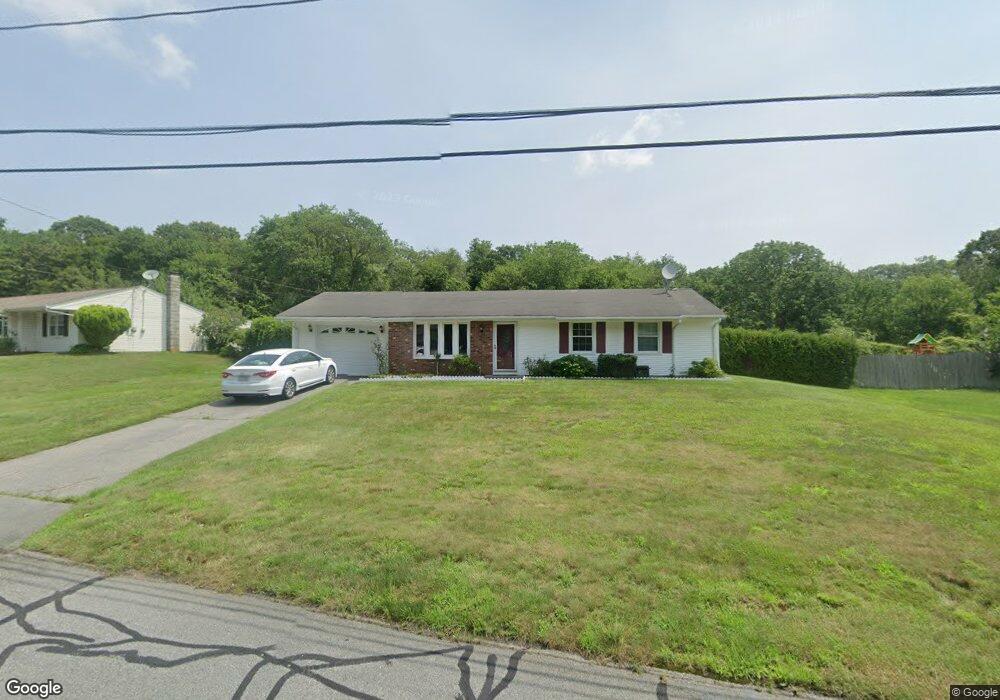 10 Algonquin Dr, South Dartmouth, MA 02748 - photo 1