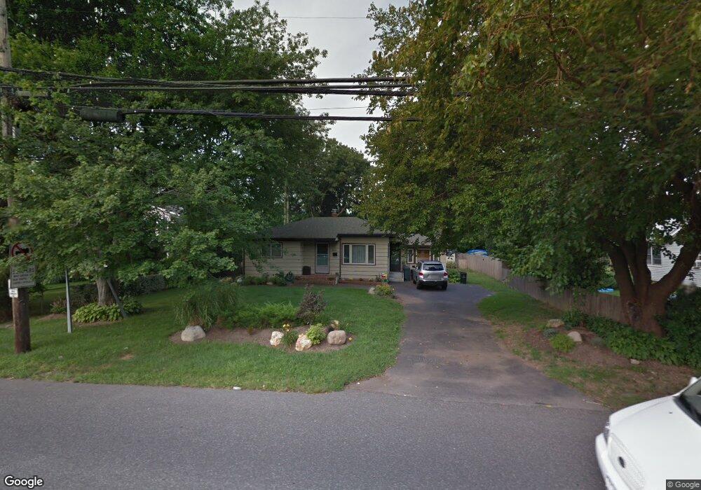 1332 Manatuck Blvd, Bay Shore, NY 11706 - photo 1