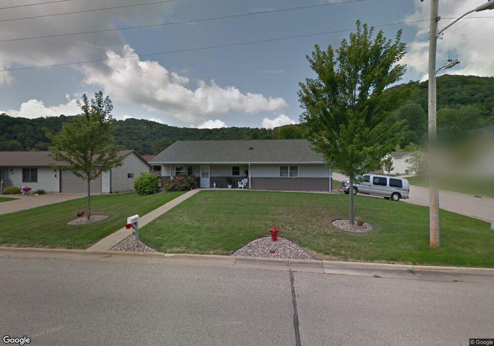 917 Jonathan Ln, La Crescent, MN 55947 - photo 1