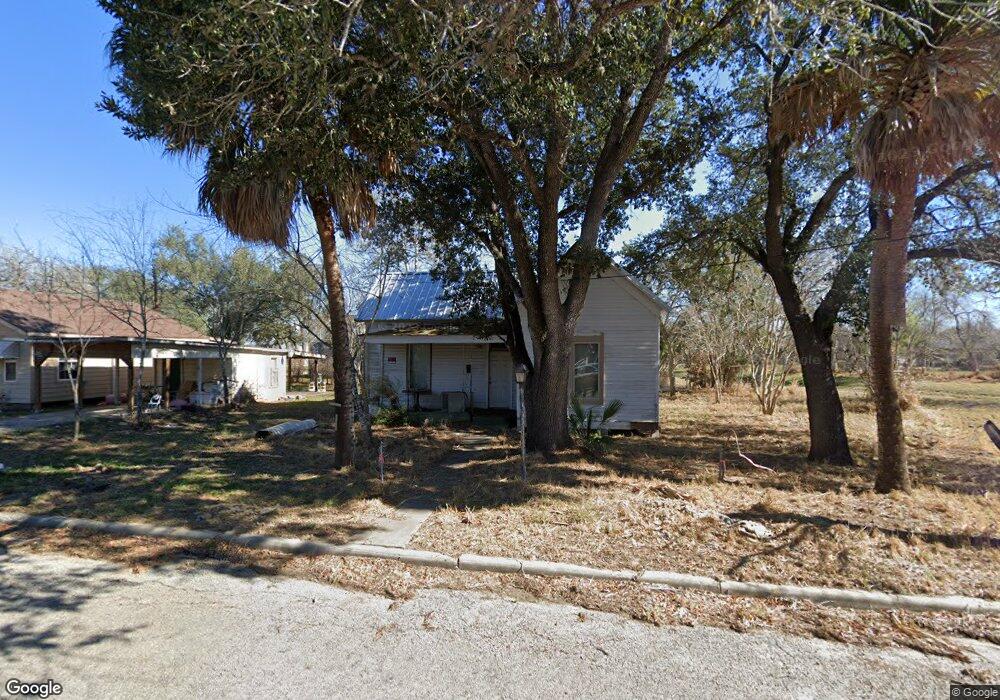 608 N Polk St, Beeville, TX 78102 - photo 1