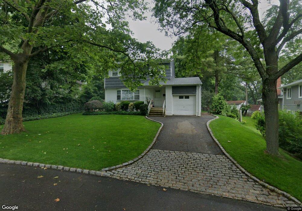 2 Sheffield Rd, Great Neck, NY 11021 - photo 1