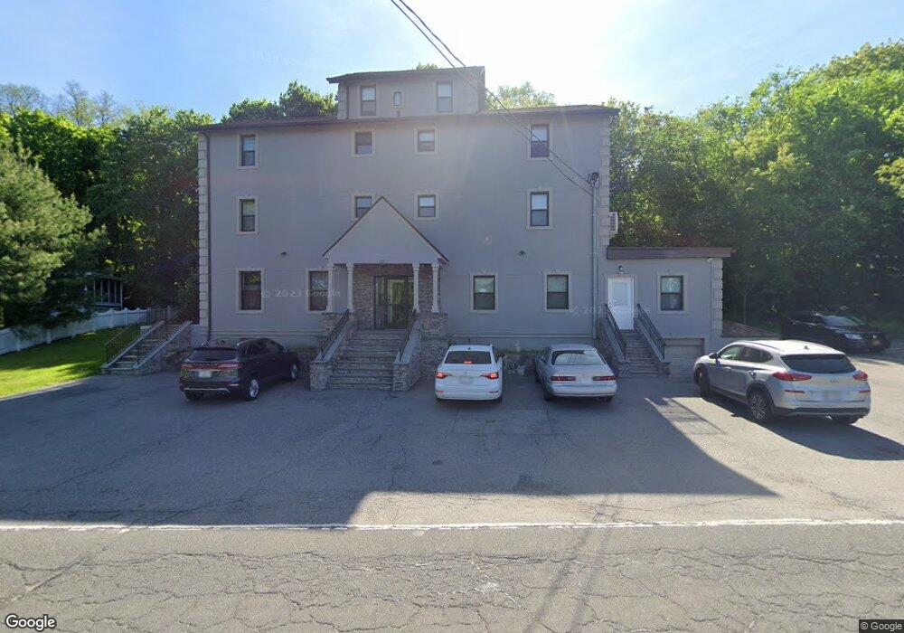 122 Commerce St unit 2-5, Hawthorne, NY 10532 - photo 1