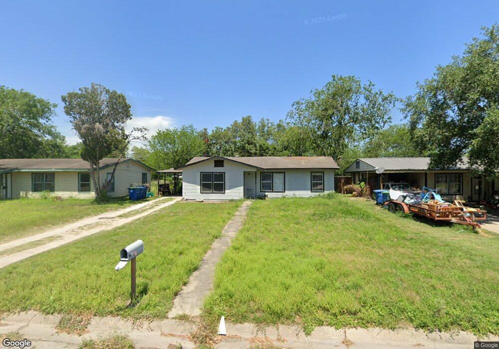 1009 E Huntington St, Beeville, TX 78102 - photo 1