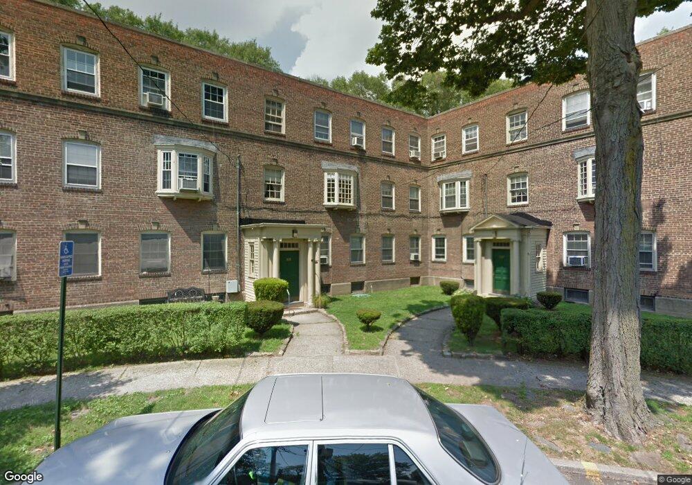 610 Wilmot Ave, Bridgeport, CT 06607 - photo 1