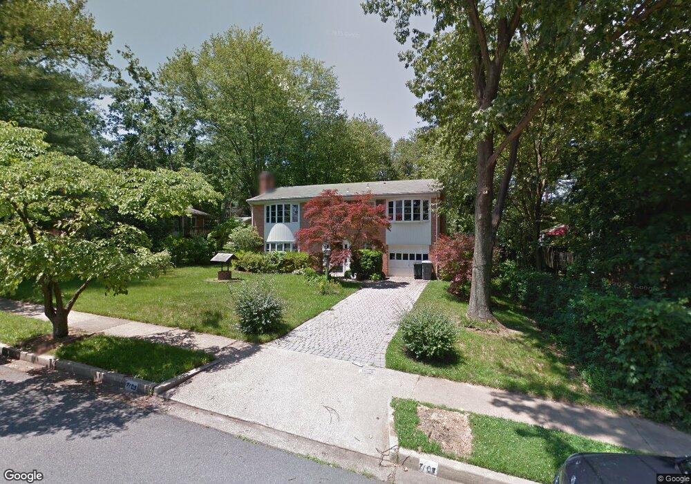 7103 Thrasher Rd, McLean, VA 22101 - photo 1