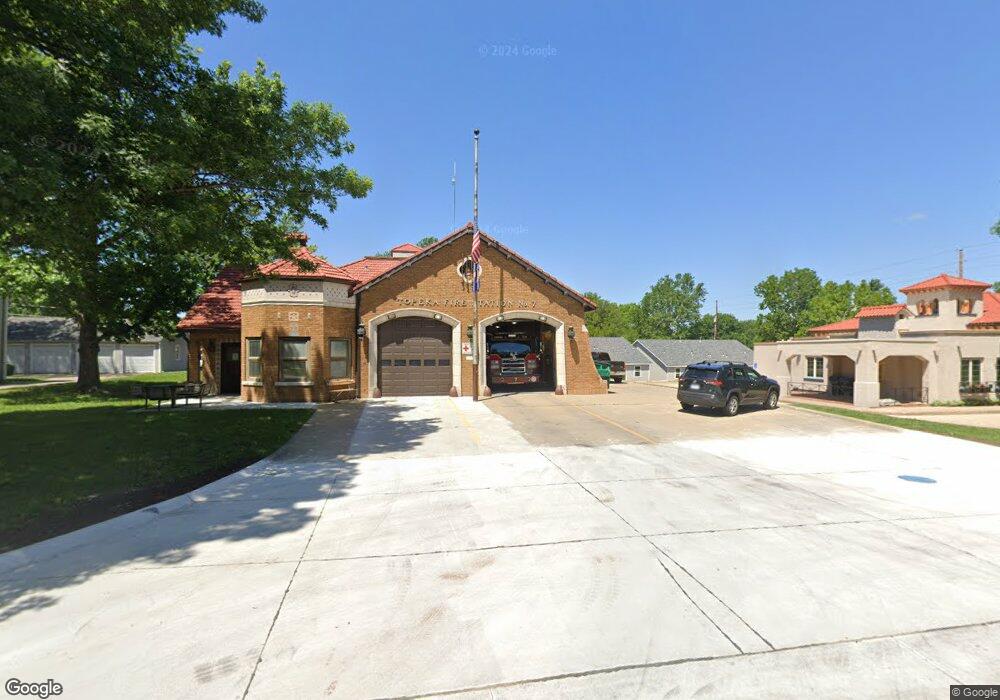 1215 SW Oakley Ave, Topeka, KS 66604 - photo 1