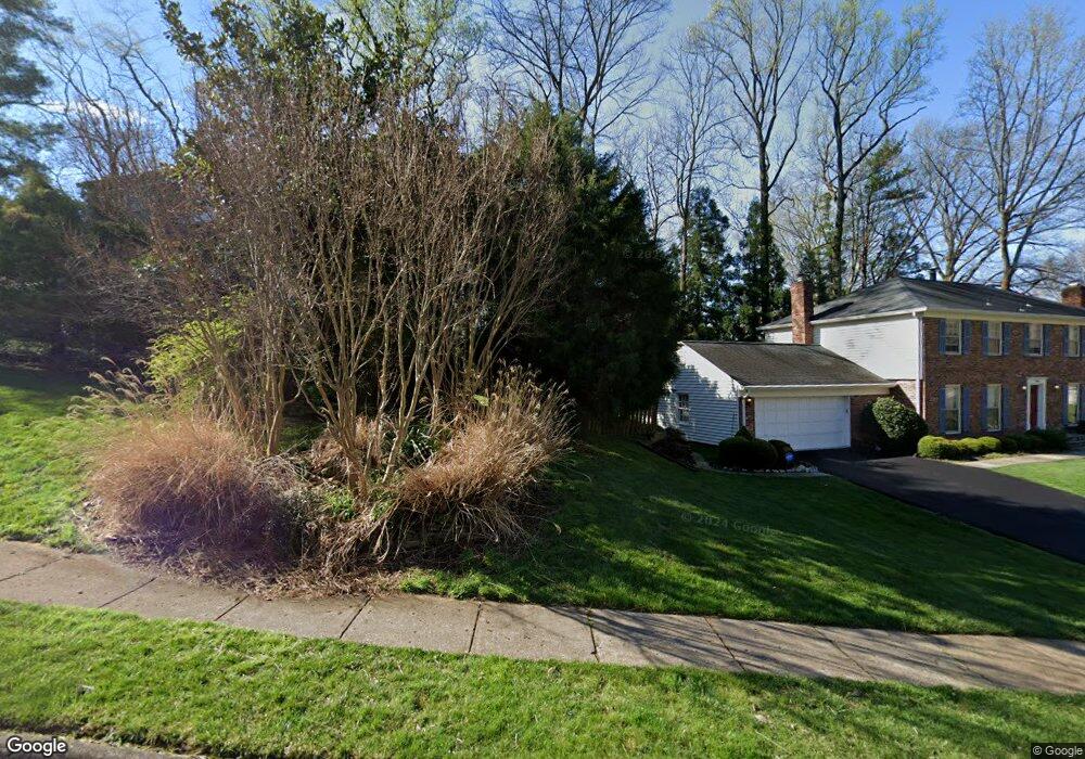 5809 Bent Twig Rd, McLean, VA 22101 - photo 1