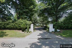 195 W Shore Rd, Great Neck, NY 11024