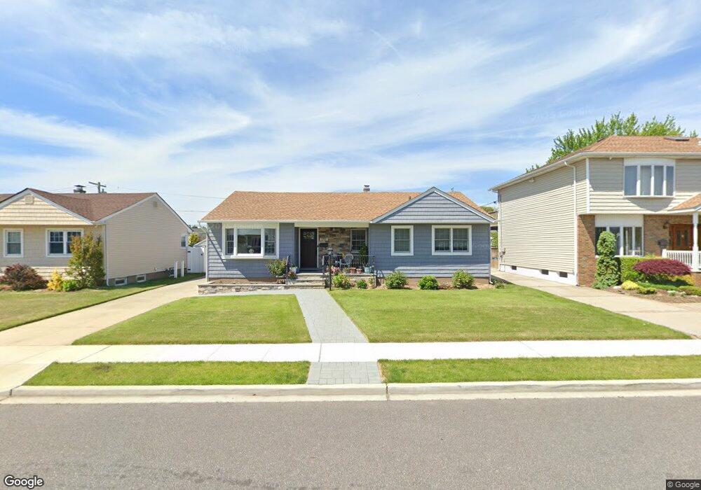 684 Byron Ave, Franklin Square, NY 11010 - photo 1