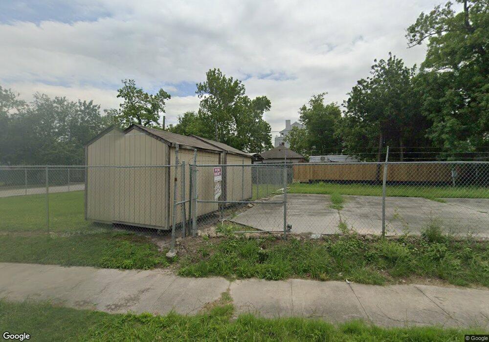 230 N Loop Fwy E, Houston, TX 77008 - photo 1