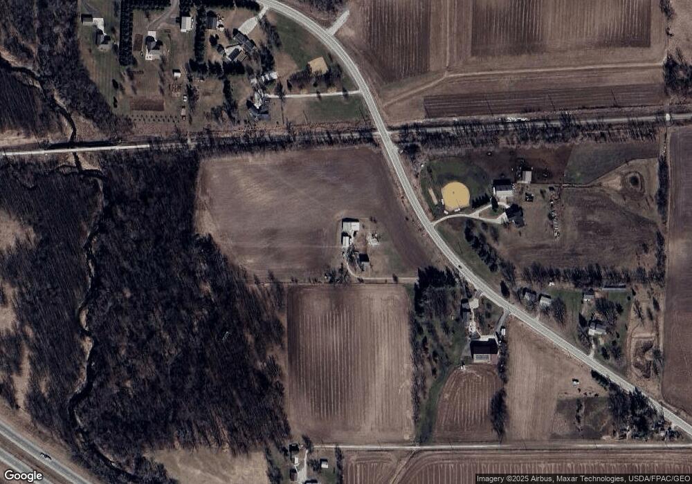 4642 Urbana Rd, Center Point, IA 52213 - photo 1