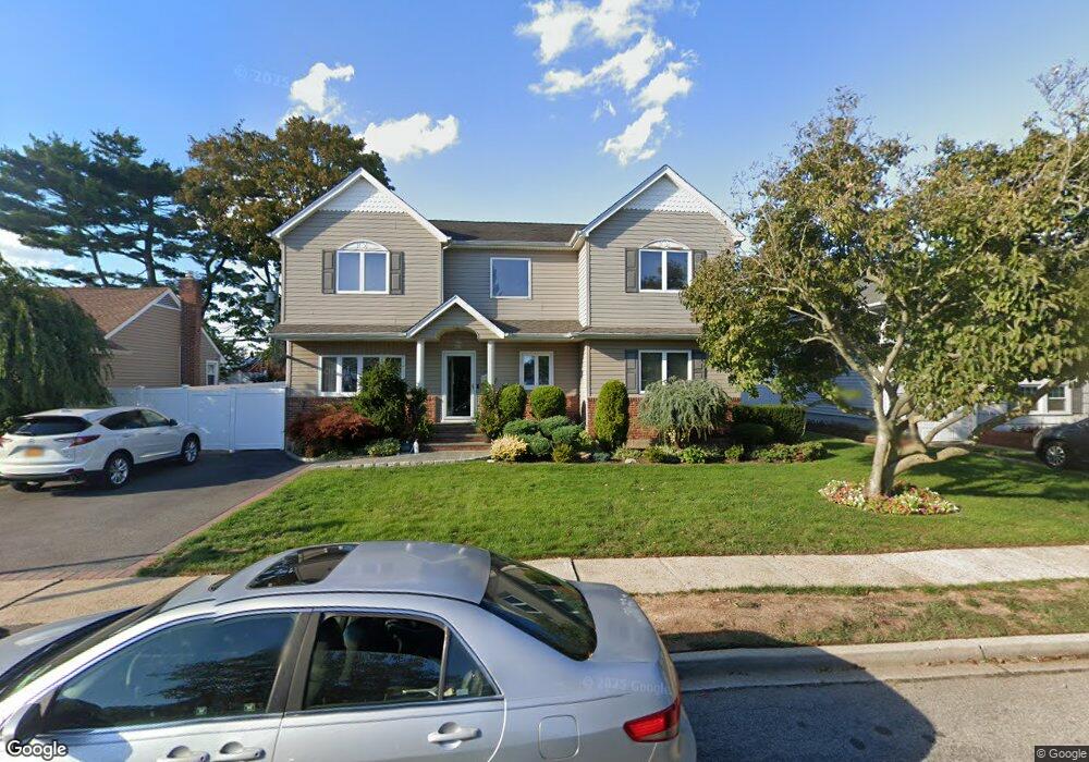 3623 Woodbridge Ln N, Wantagh, NY 11793 - photo 1