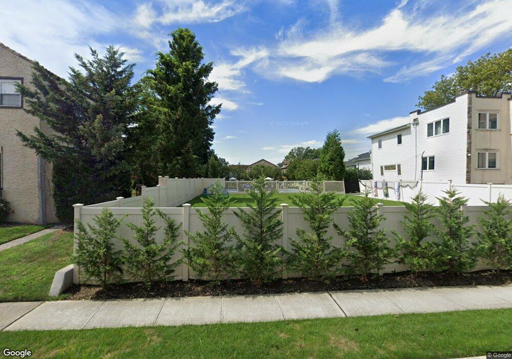 385 Arbuckle Ave, Cedarhurst, NY 11516 - photo 1