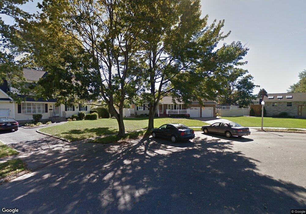 6 Emerald Ct, ComMacK, NY 11725 - photo 1