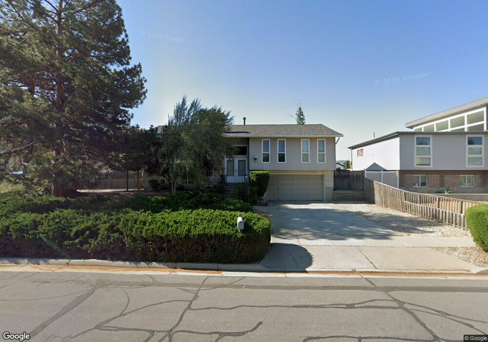 1828 Crescent View Dr, Sandy, UT 84092 - photo 1