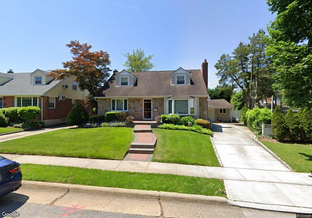 63 Crandall Dr, Mineola, NY 11501 - photo 1