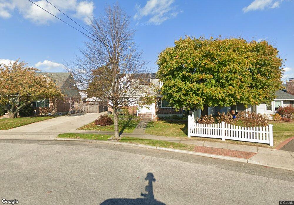 505 Kent Ct, Oceanside, NY 11572 - photo 1