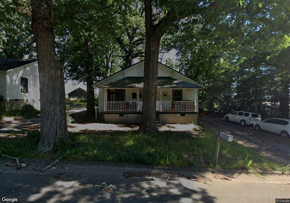 933 Wallace St, Statesville, NC 28677 - photo 1