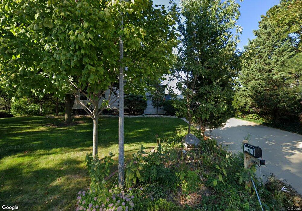 569 W Lorraine Ave, Elmhurst, IL 60126 - photo 1