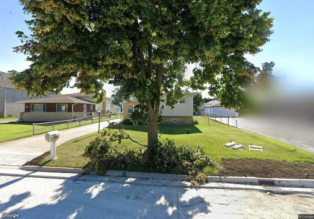 556 N Willow Rd, Elmhurst, IL 60126 - photo 1