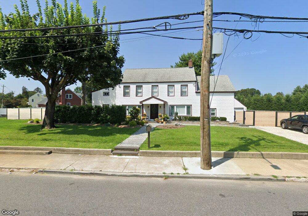 1 Farmers Ave unit 2, Bethpage, NY 11714 - photo 1