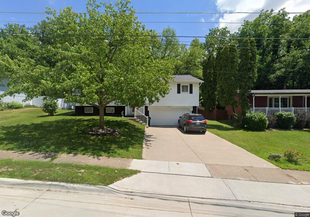 1027 N Clark St, Davenport, IA 52804 - photo 1