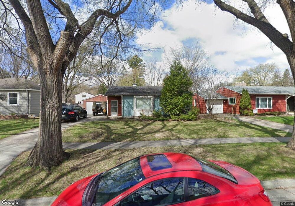 1613 6th St S, Fargo, ND 58103 - photo 1