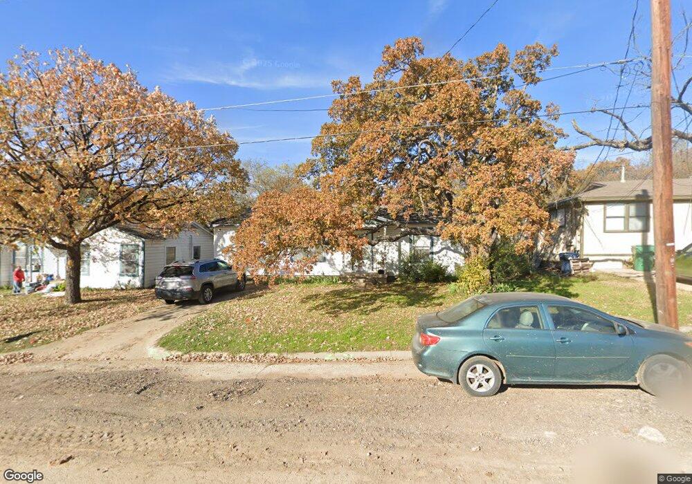 1118 Oakwood Dr, Denton, TX 76205 - photo 1