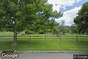 28 Steeplechase Ct, Asbury, NJ 08802
