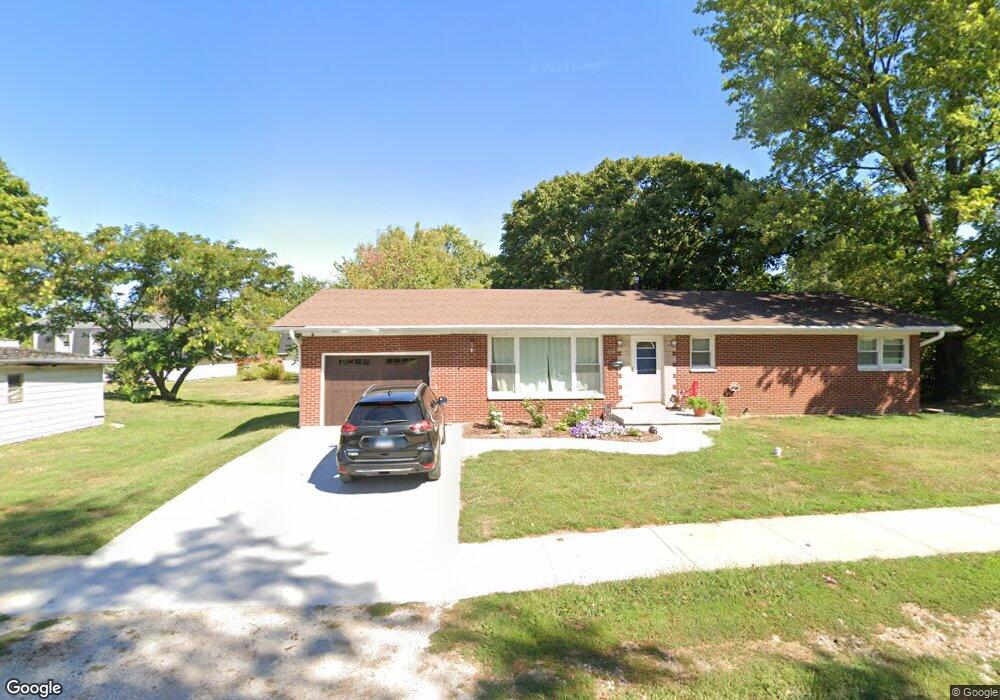 1008 W Saint Louis Ave, Effingham, IL 62401 - photo 1