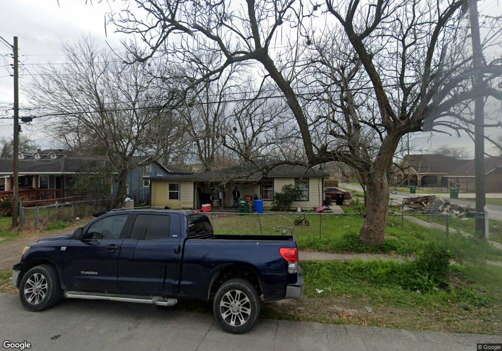 8017 Roswell St, Houston, TX 77022 - photo 1