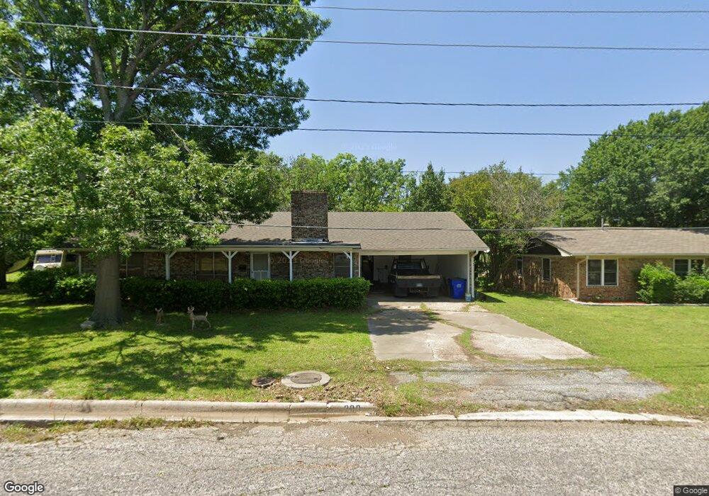 802 Carver St, Whitesboro, TX 76273 - photo 1