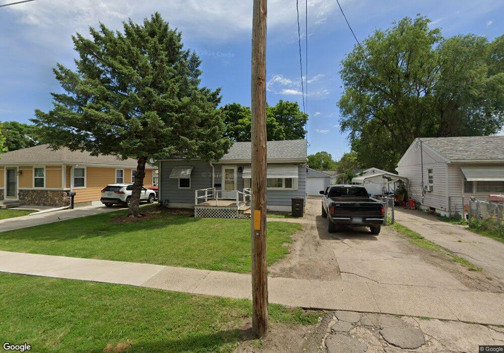 817 E 27th Ct, Des Moines, IA 50317 - photo 1