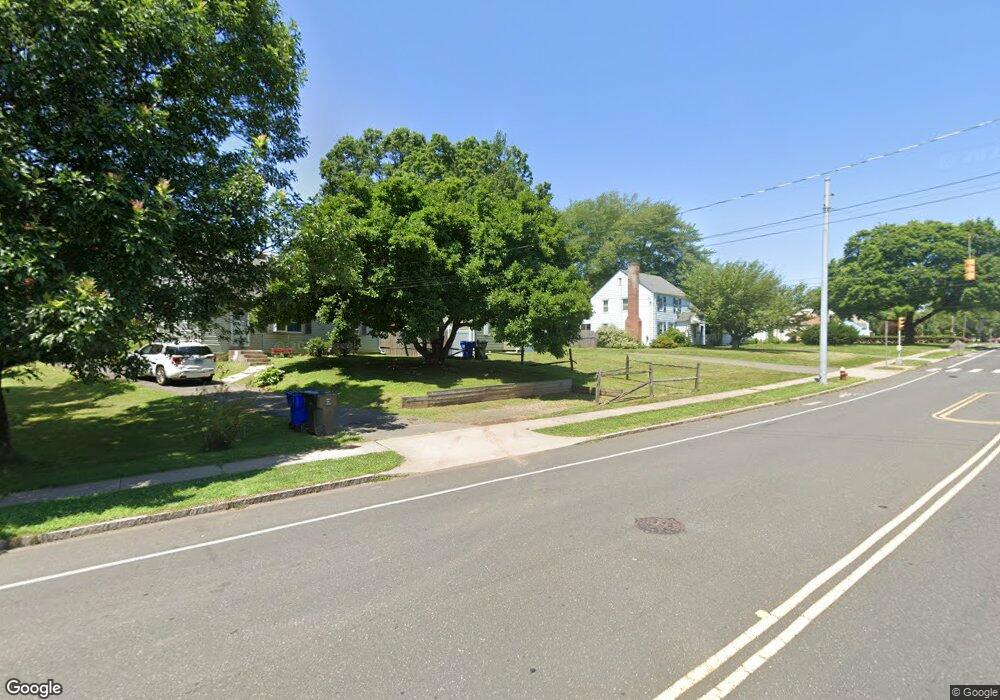 803 Quaker Ln S, West Hartford, CT 06110 - photo 1