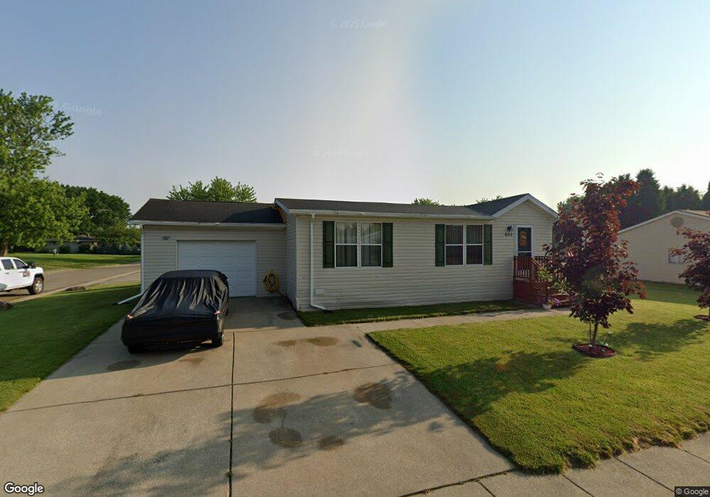 660 Red Pine Dr, Flint, MI 48506 - photo 1