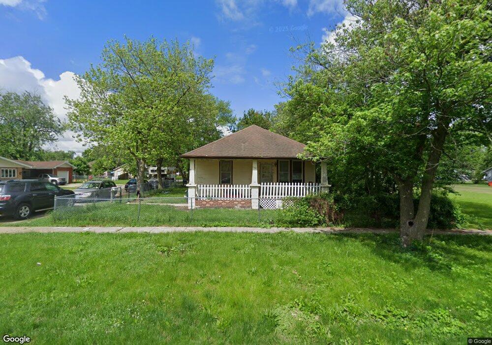 1101 N 10th St, Mattoon, IL 61938 - photo 1