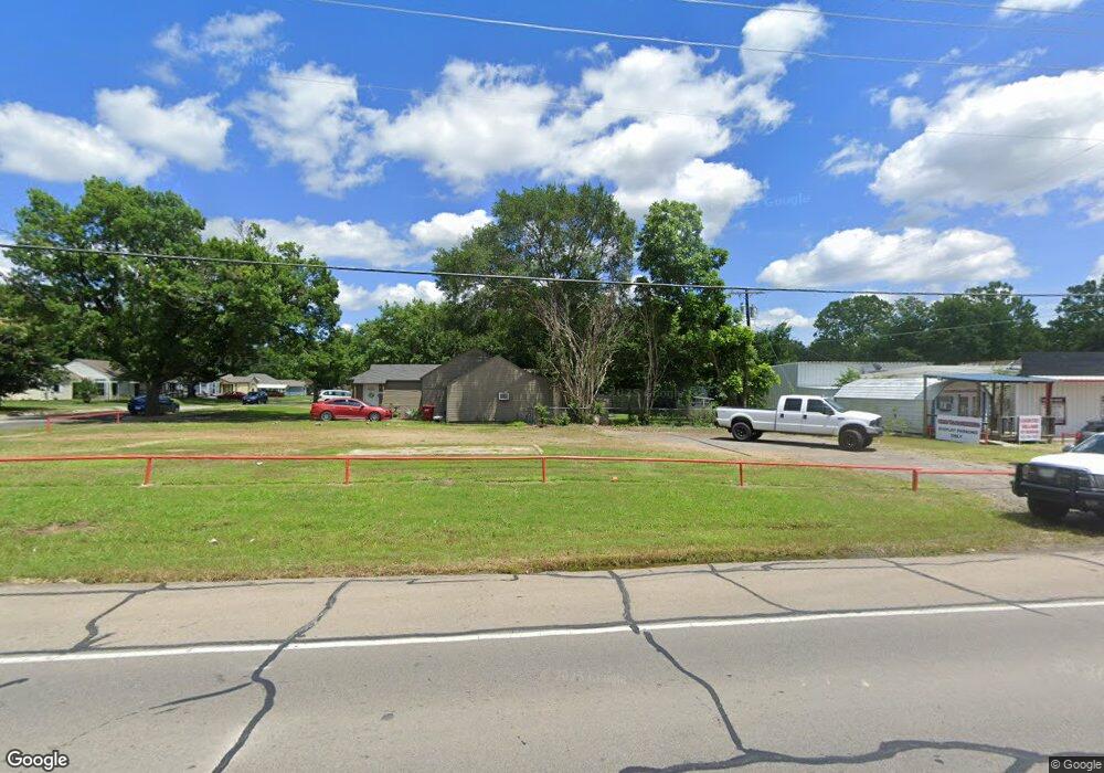 1920 N Center St, Bonham, TX 75418 - photo 1