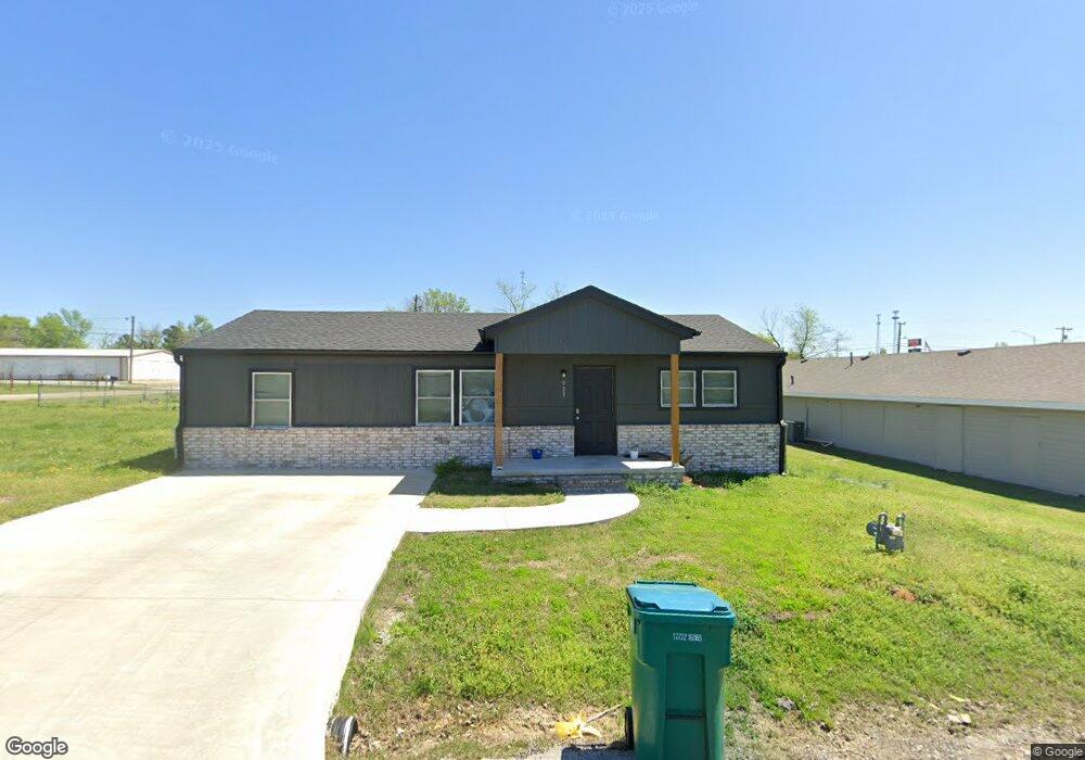 911 N 10th St, Sapulpa, OK 74066 - photo 1