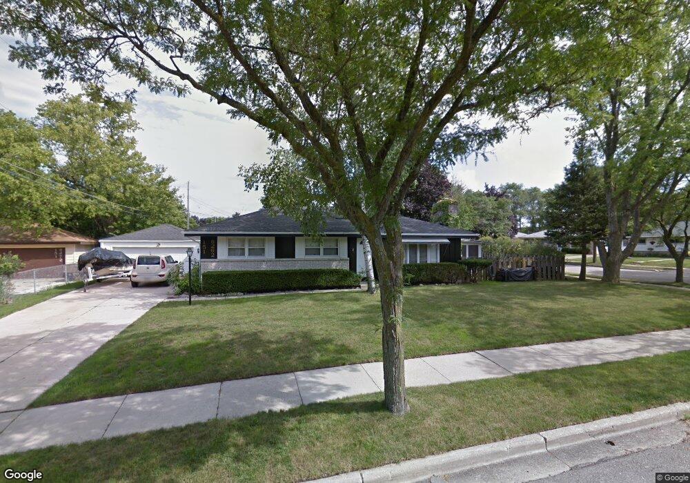 W151N8262 Thomas Dr, Menomonee Falls, WI 53051 - photo 1