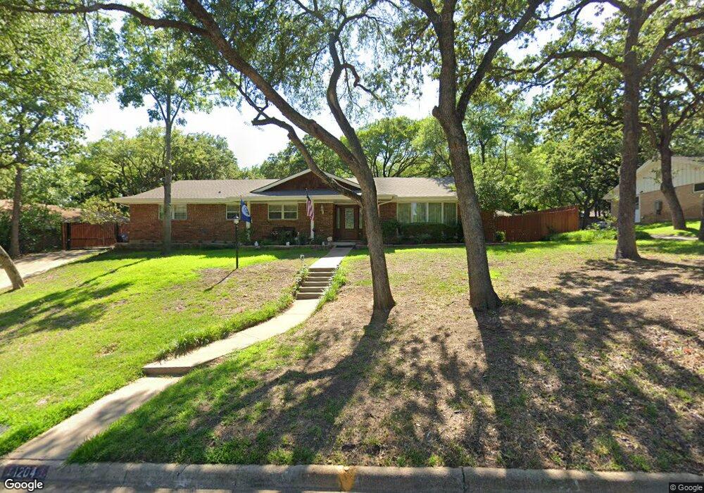 1204 Pebble Creek Dr, Euless, TX 76040 - photo 1