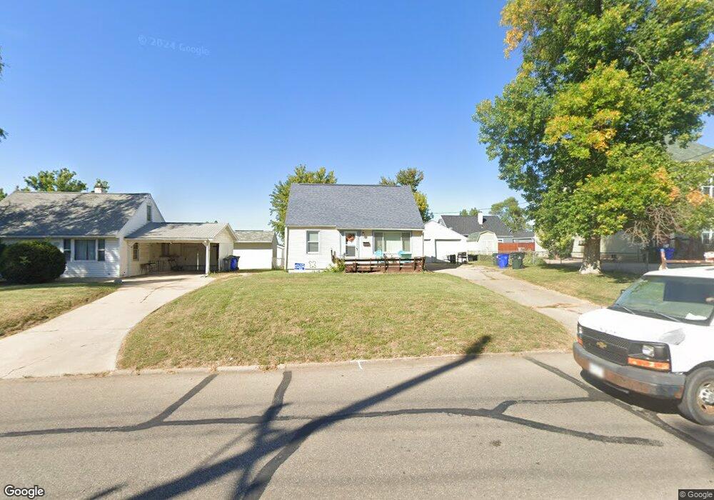 352 Wilson Ave SW, Cedar Rapids, IA 52404 - photo 1