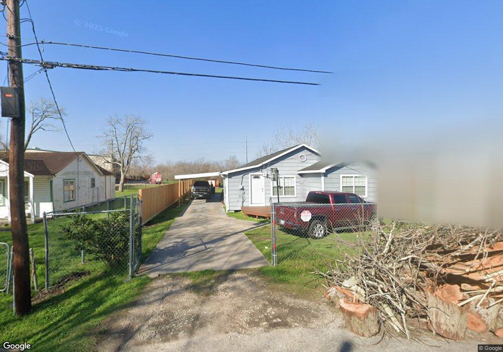 1607 Texas St, Alvin, TX 77511 - photo 1