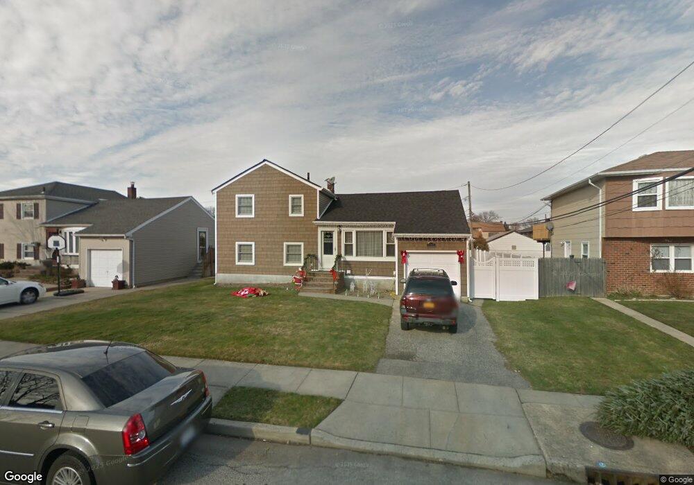 3583 Roanoke St, Seaford, NY 11783 - photo 1