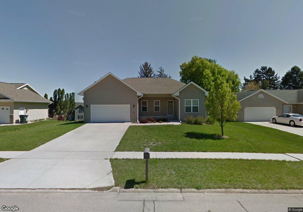 2015 Hughes Dr SW, Cedar Rapids, IA 52404 - photo 1