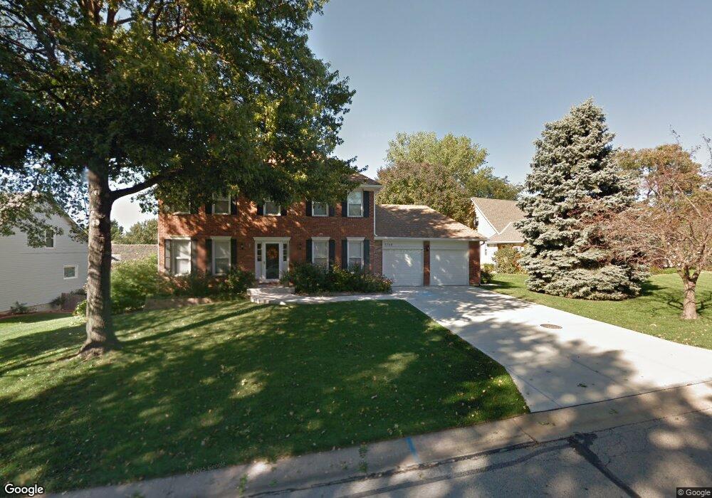 5768 Richards Cir, Shawnee, KS 66216 - photo 1