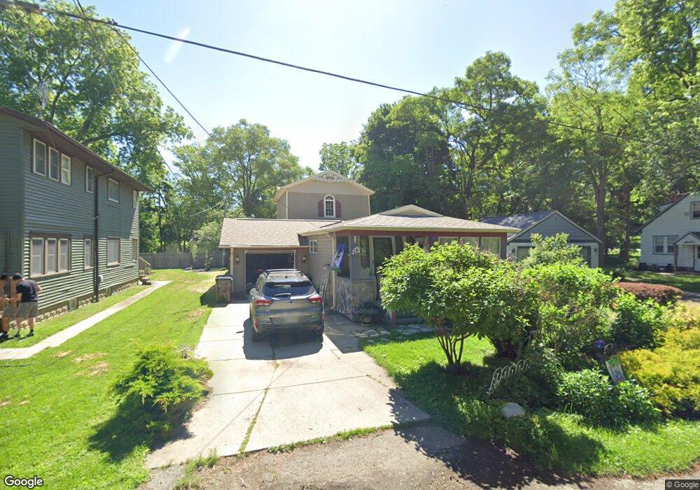 918 Nagawicka St, Delafield, WI 53018 - photo 1